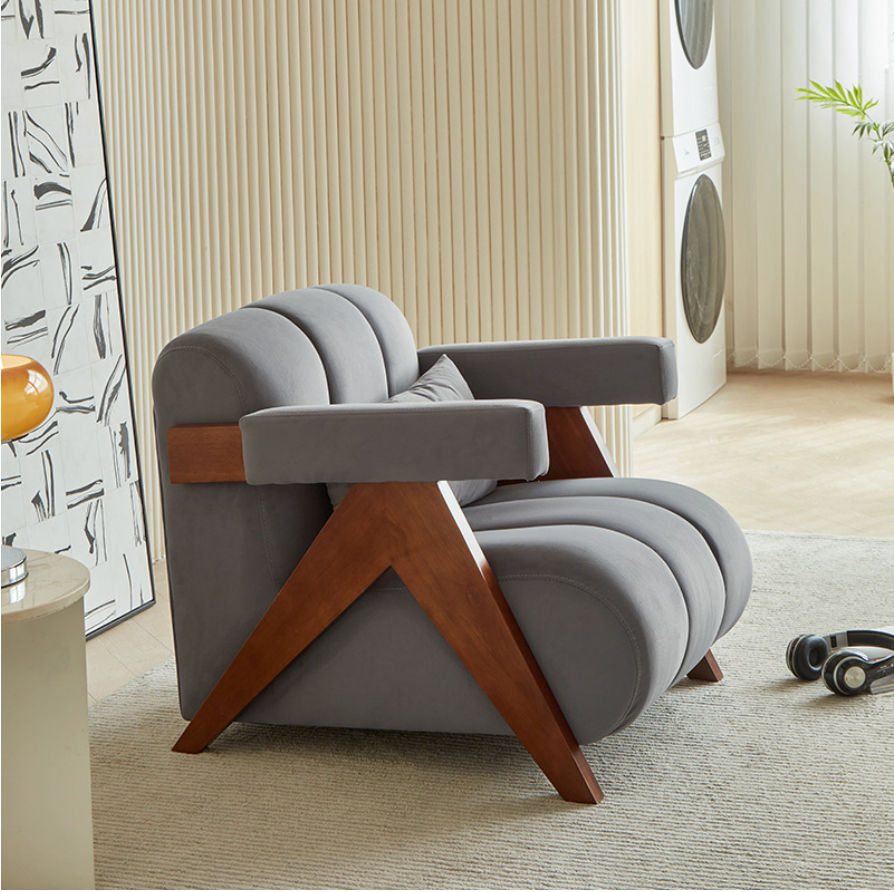 Hilla Lounge Chair